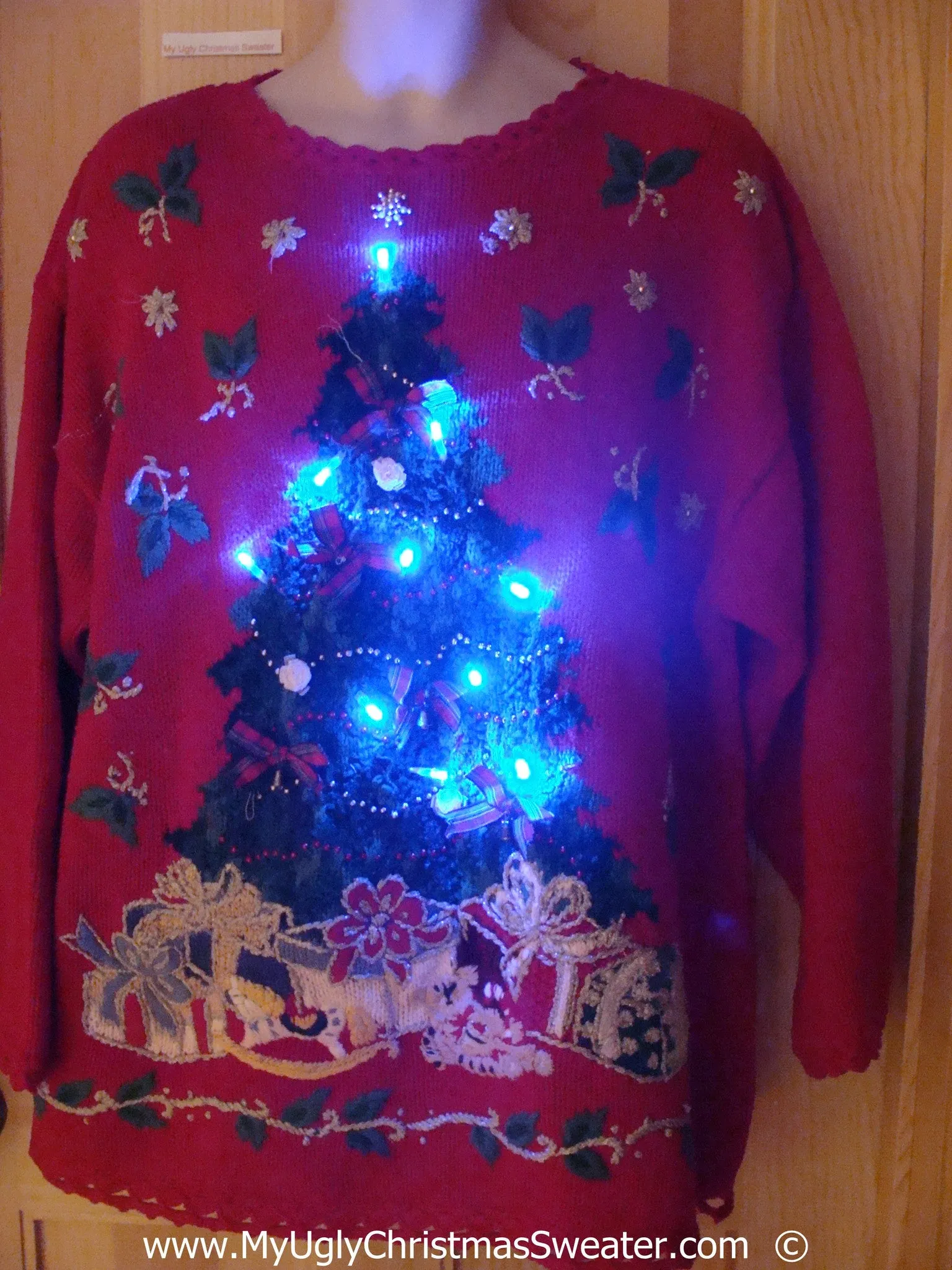 Red Christmas Sweater with Lights with Huge Tree (g238)